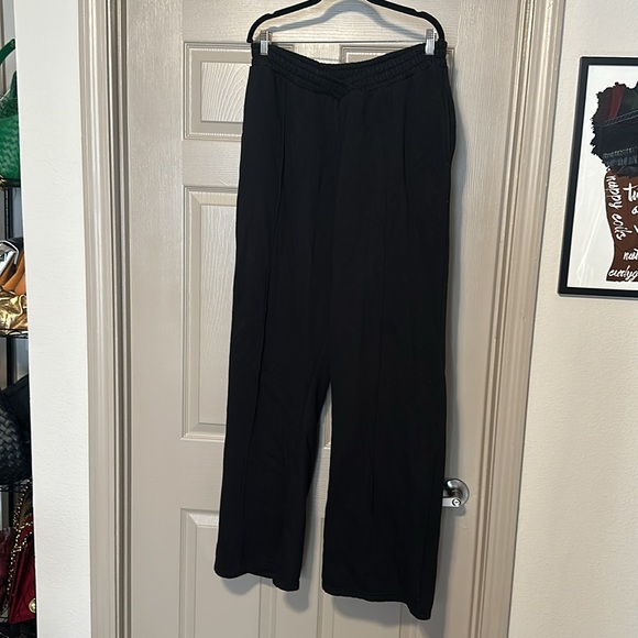 Boohoo | V Waistband Wide Leg Jogger (Tall) - Picture 4 of 9